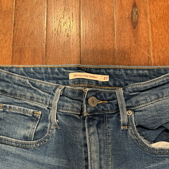 Levi’s 721 High Rise Distressed Skinny Jeans in Rugged Indigo - Picture 4 of 5